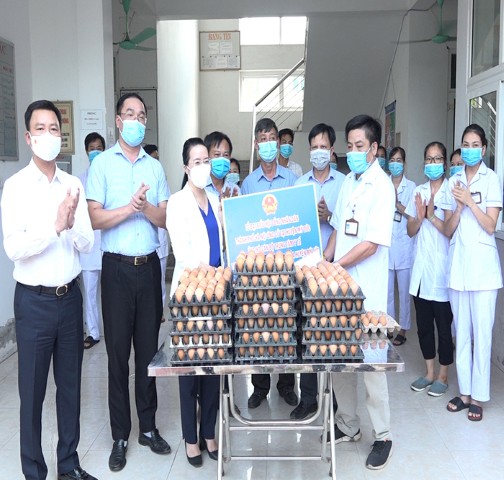 Tổ đại biểu HĐND Thành phố Hà Nội tại huyện Mỹ Đức thăm hỏi, tặng quà phòng chống dịch Covid-19